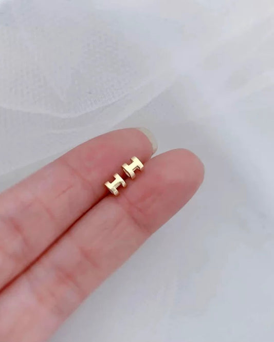 イニシャルHジルコニアミニピアス