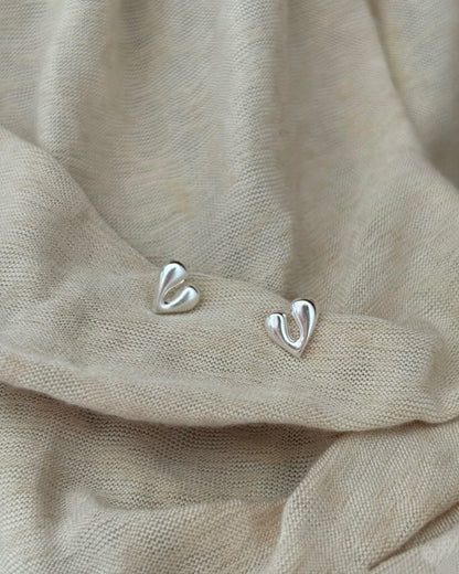 ニュアンオープンハートピアス