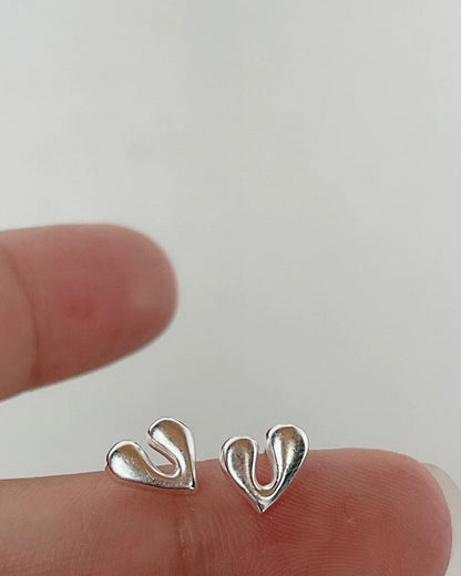 ニュアンオープンハートピアス