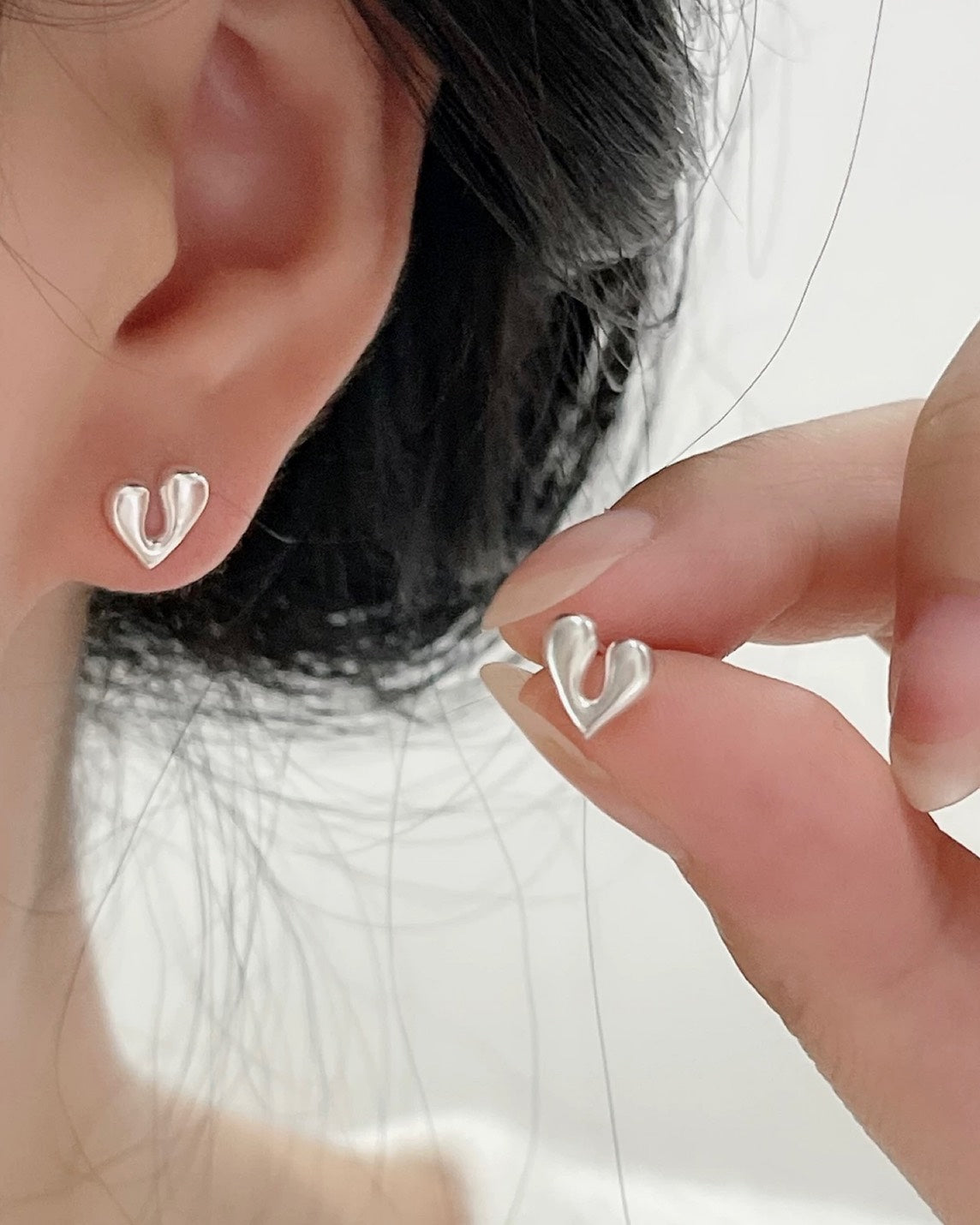 ニュアンオープンハートピアス