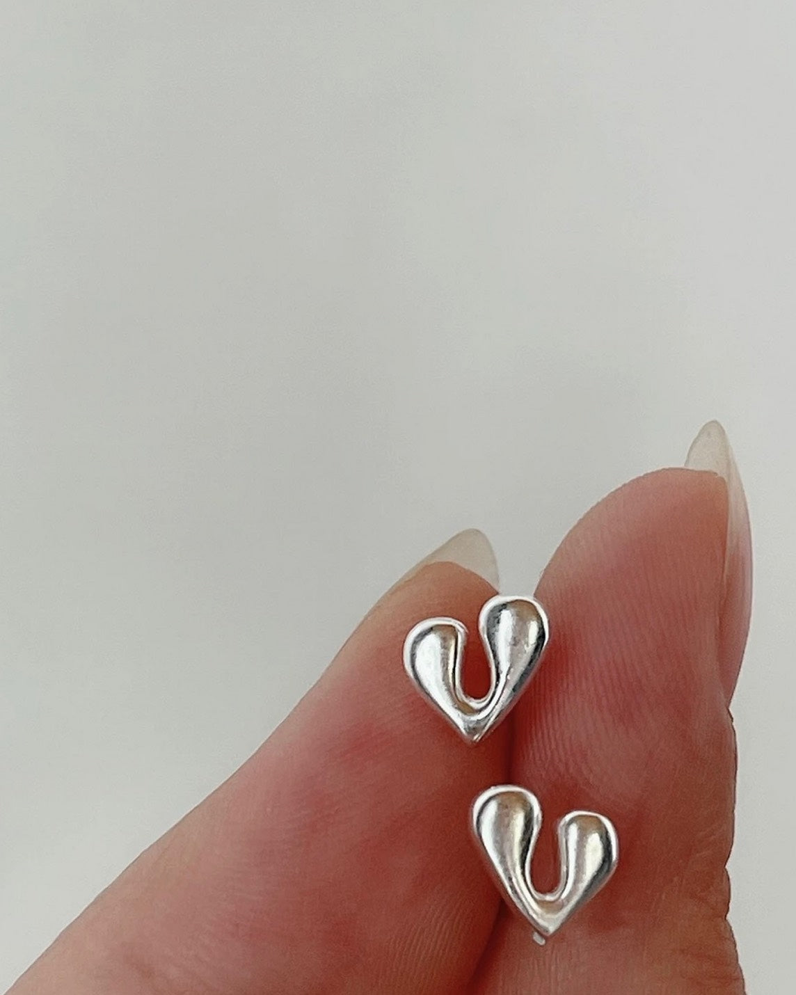 ニュアンオープンハートピアス