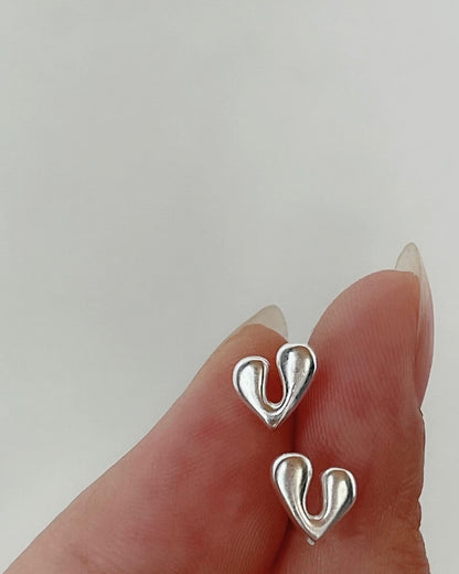 ニュアンオープンハートピアス