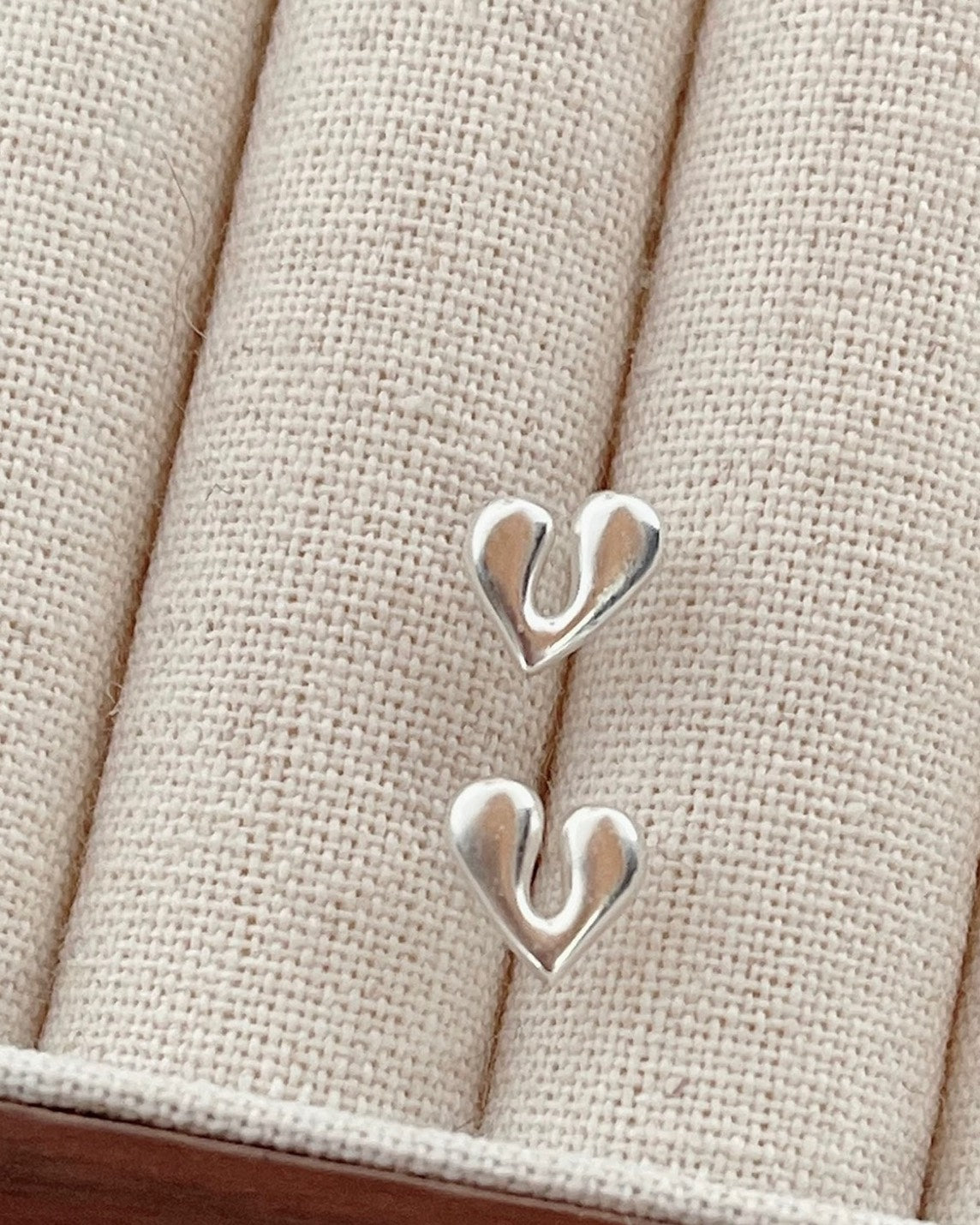 ニュアンオープンハートピアス