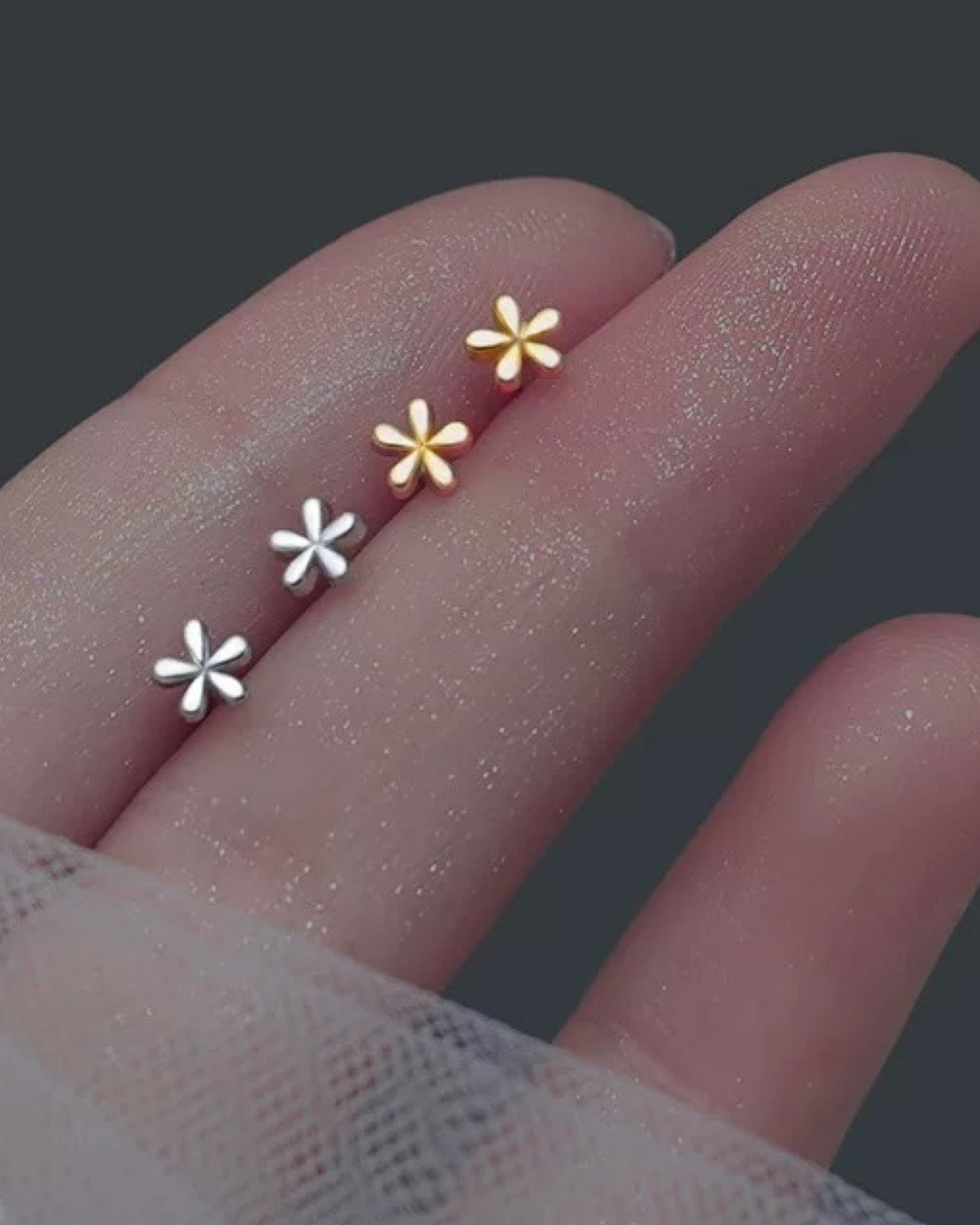 ミニフラワーピアス