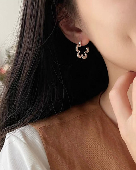 シルバーウェーブフラワー ピアス