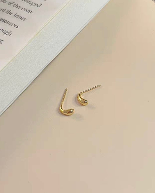 ミニカーブドロップピアス