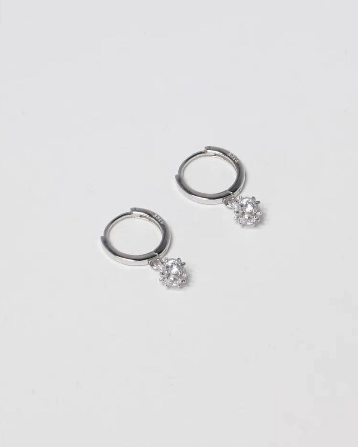 小ぶりフープピアス