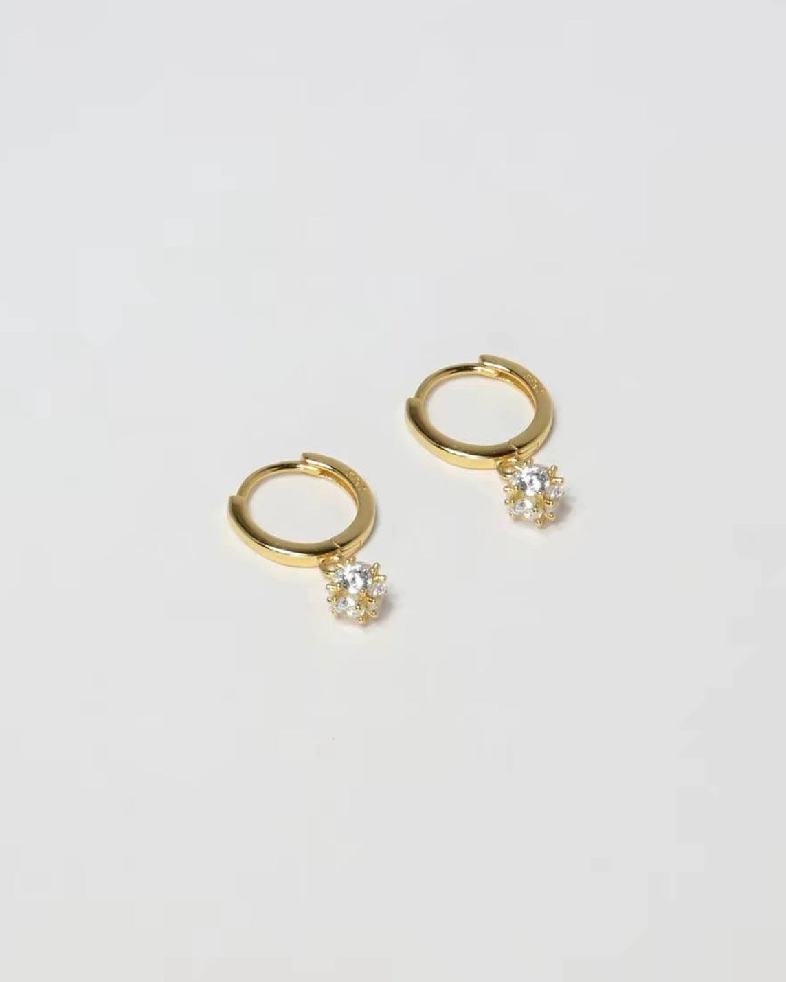 小ぶりフープピアス