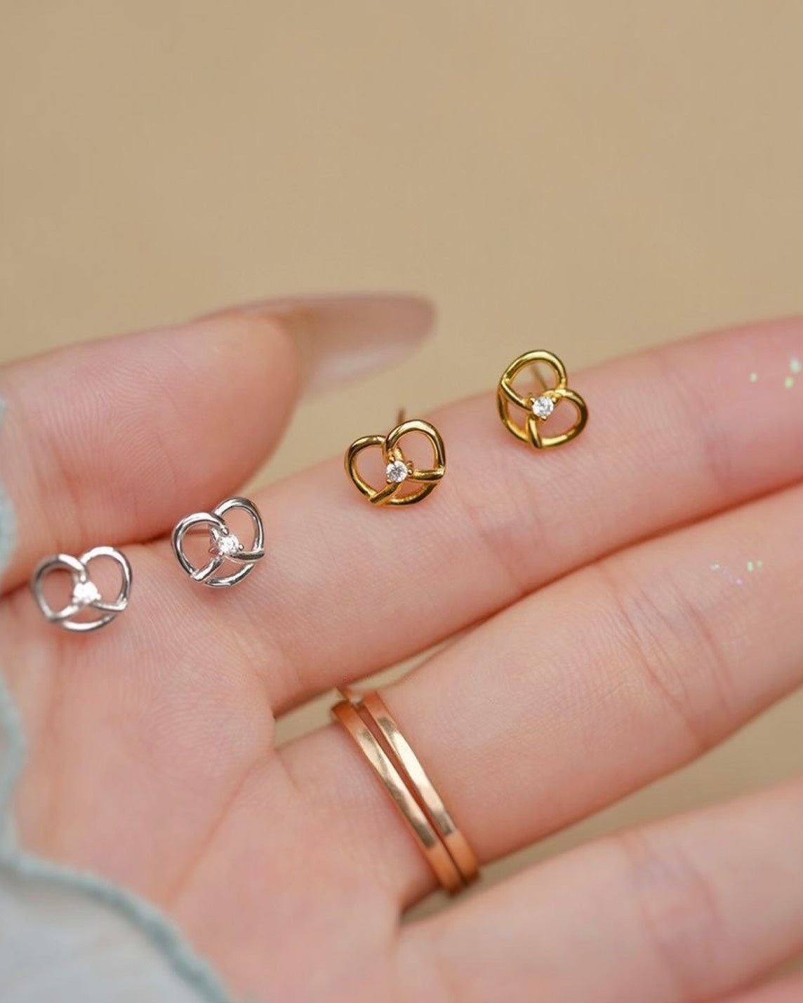 大人可愛い ハート結びピアス