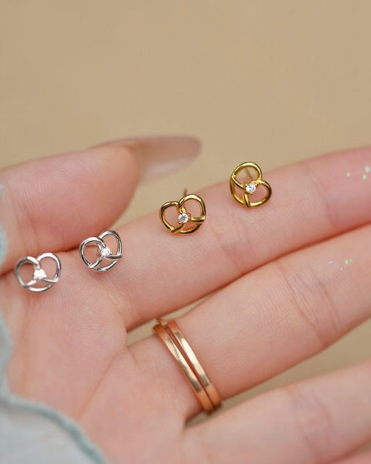 大人可愛い ハート結びピアス