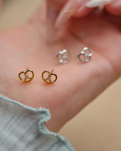 大人可愛い ハート結びピアス
