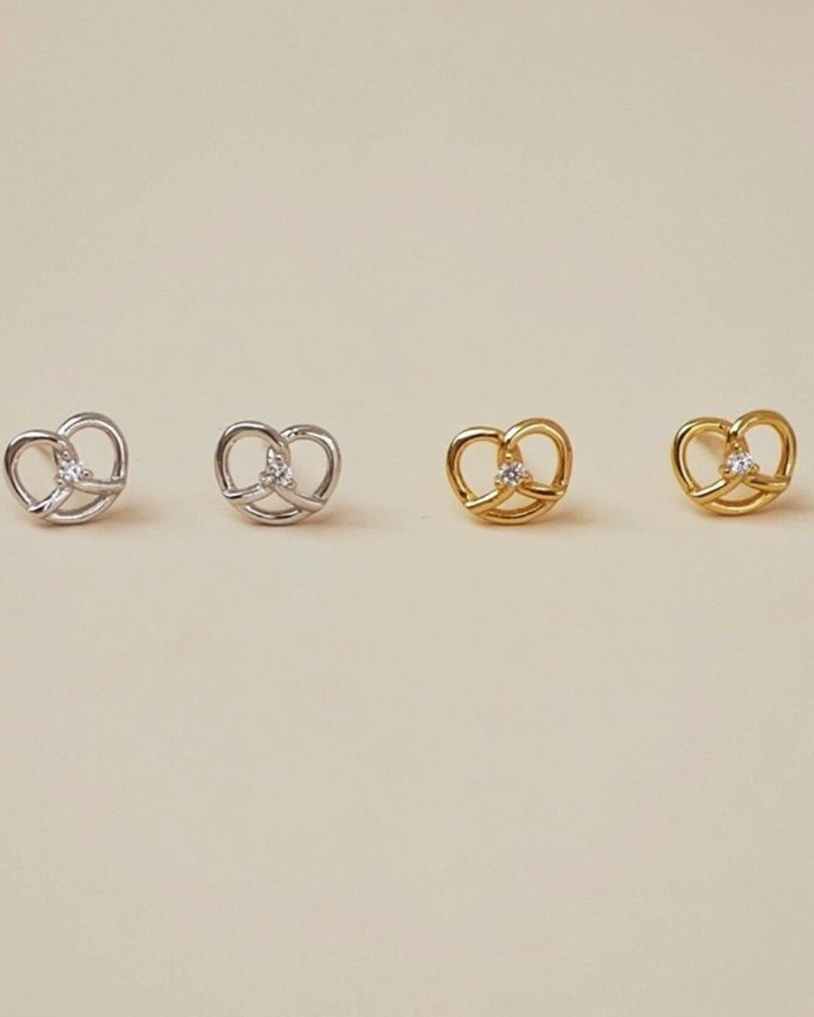 大人可愛い ハート結びピアス