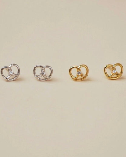 大人可愛い ハート結びピアス
