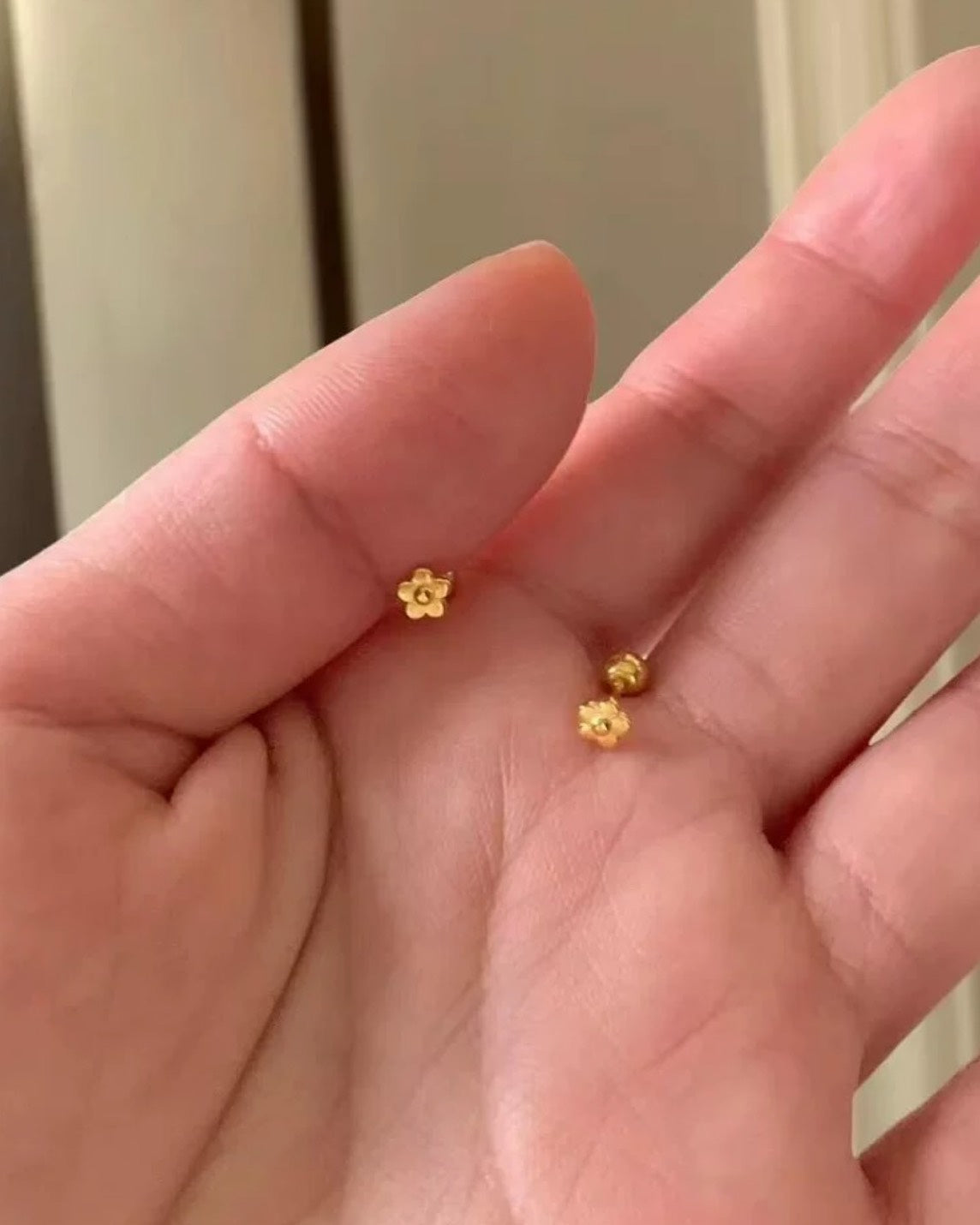 小花ピアス