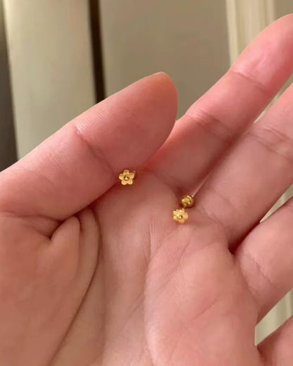 小花ピアス