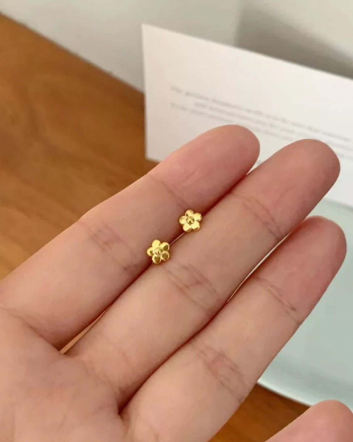 小花ピアス