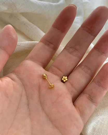 小花ピアス