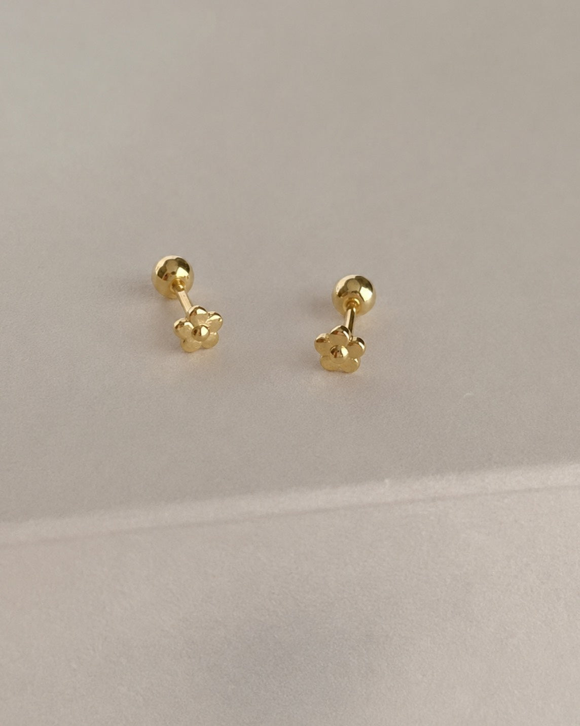 小花ピアス