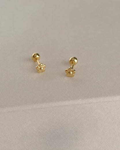 小花ピアス