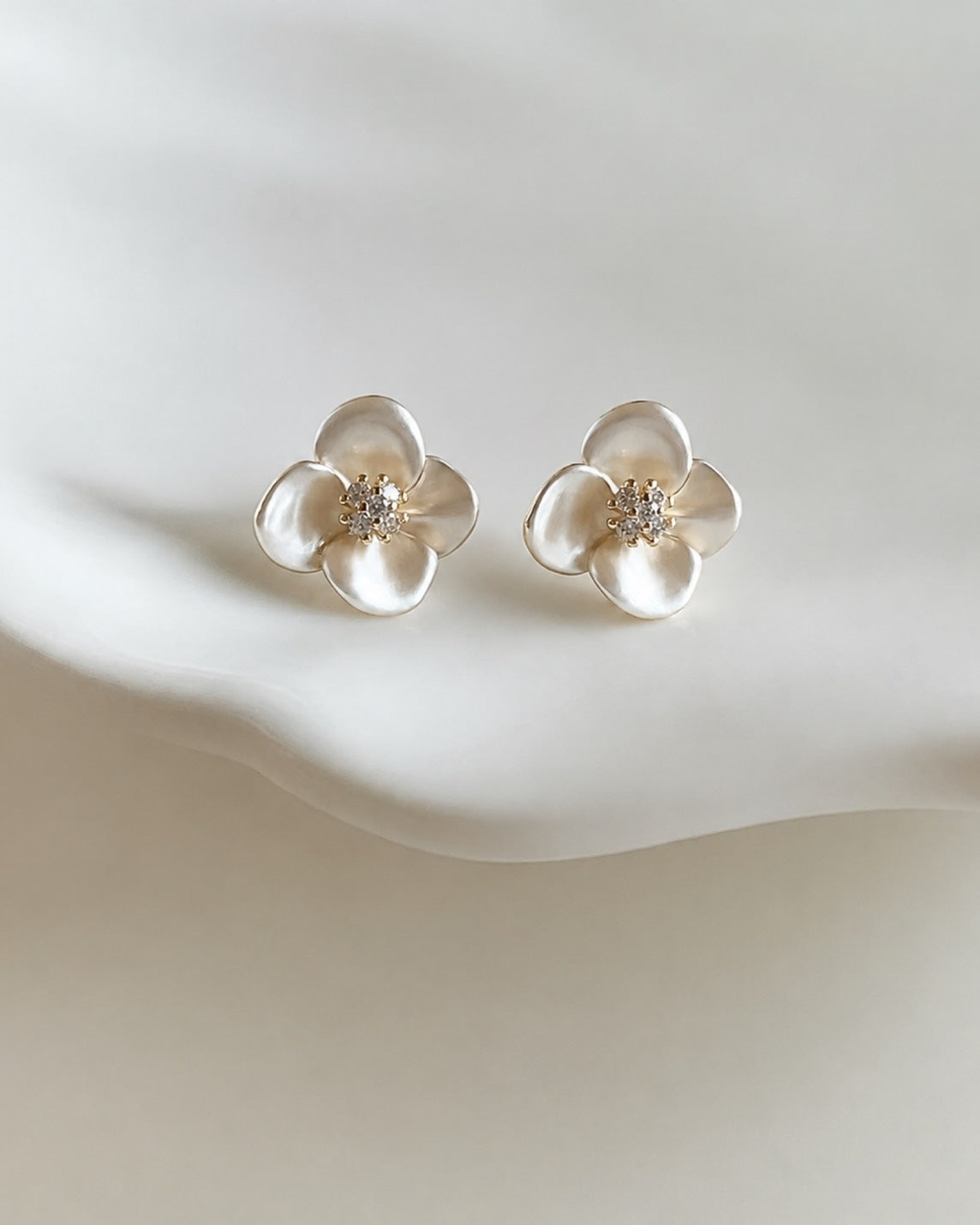 シェルフラワー ピアス