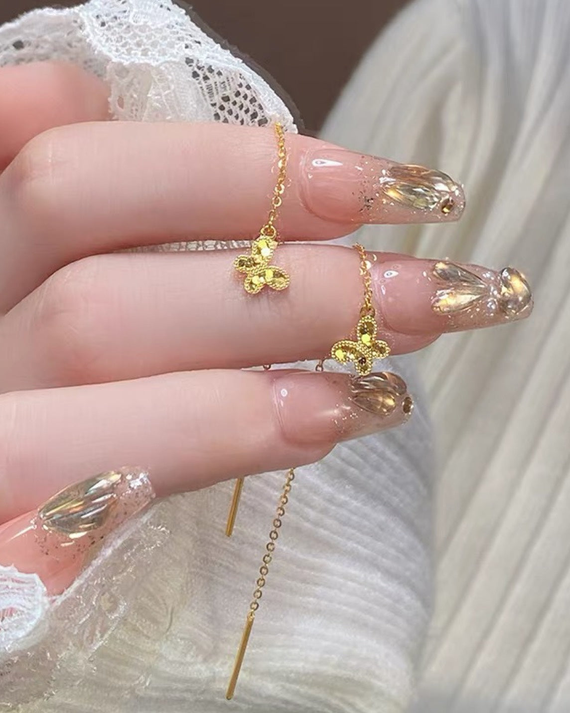 蝶々モチーフ チェーンピアス